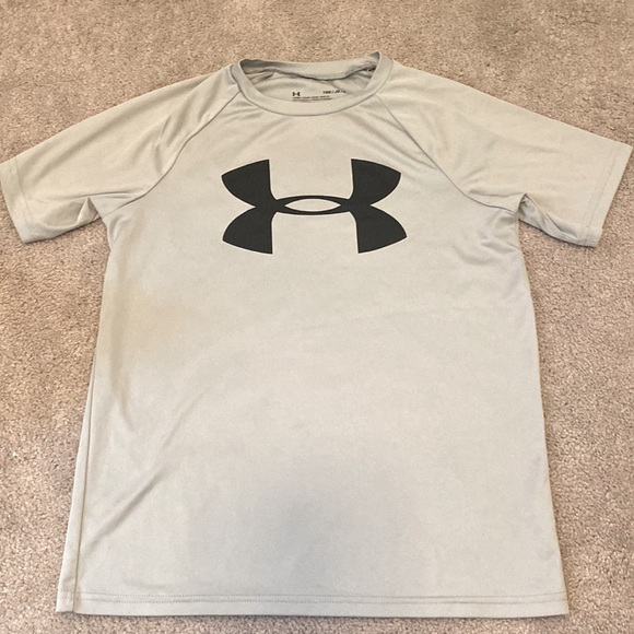 Under Armour Other - Youth Under Armour heatgear size Youth M in grey with black logo